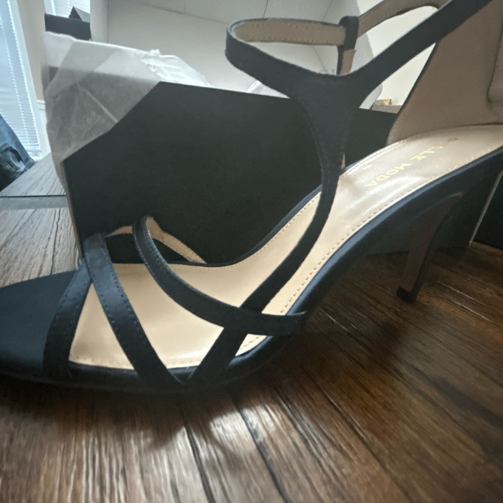 Pelle Moda- Navy/Midnight satin heels. Size 9